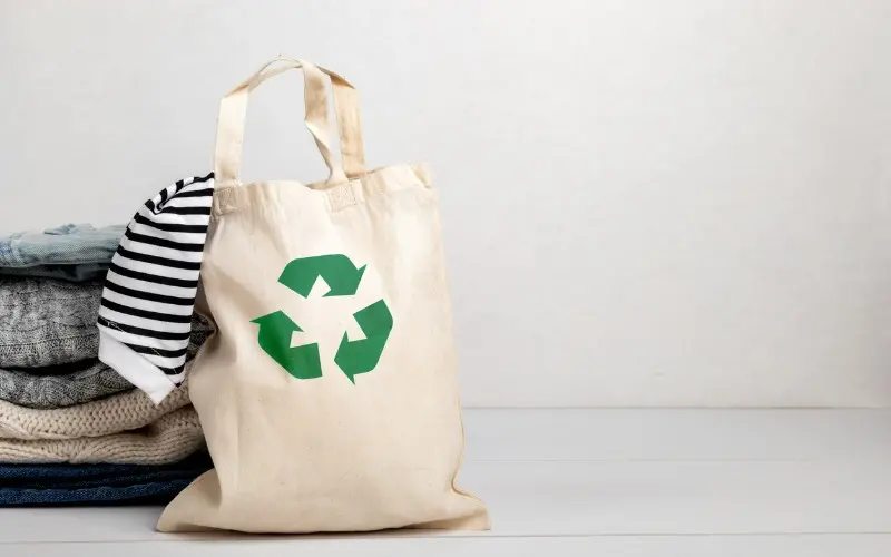 Asociar cuadrado Correspondiente Reciclaje de ropa: ¿por qué es tan importante? | DKV 360