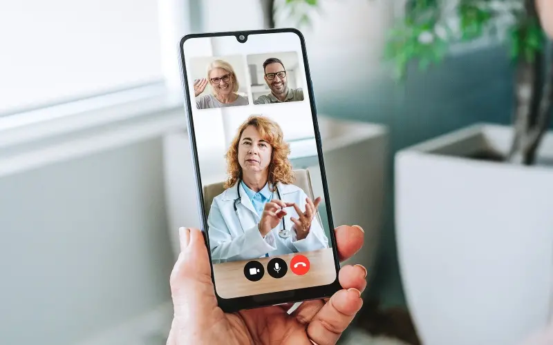 Llamada a tres consulta médica