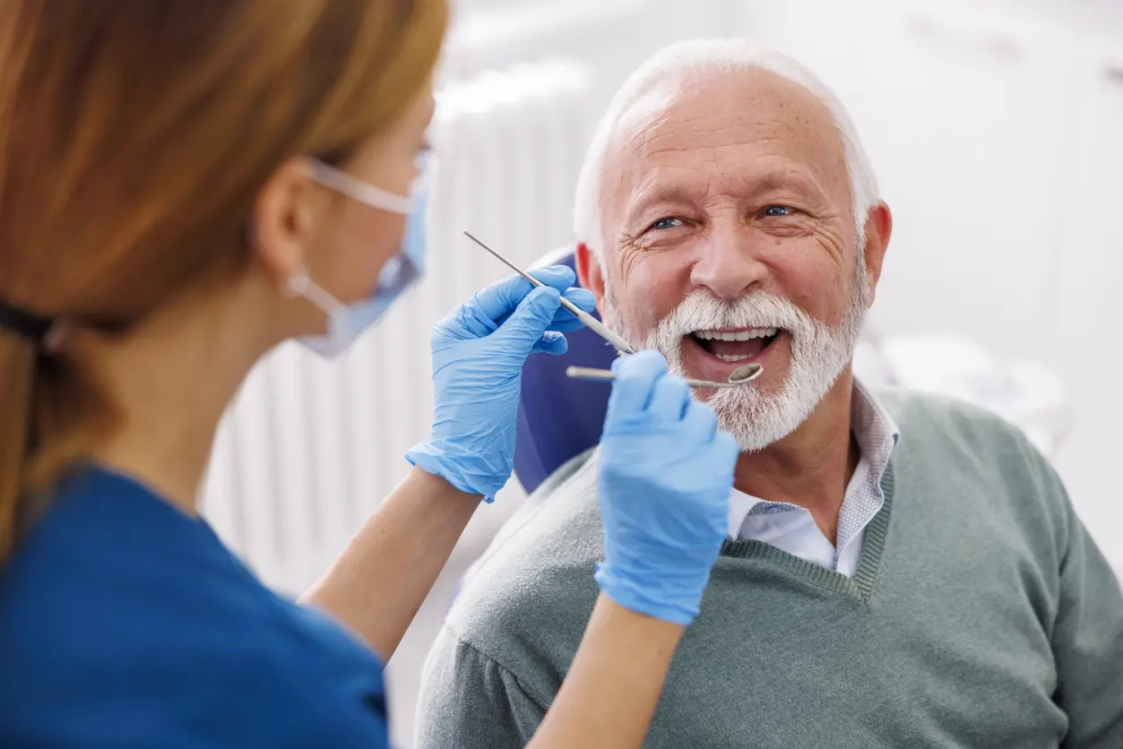 mayores en el dentista